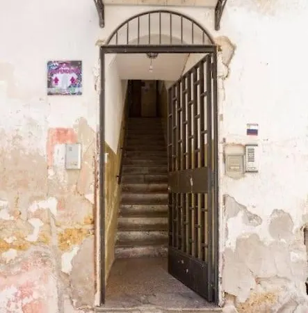 Indipendenza 2 Apartment *